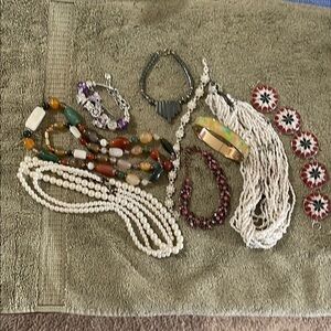 Costume jewelry, complete pieces. Untested, as is